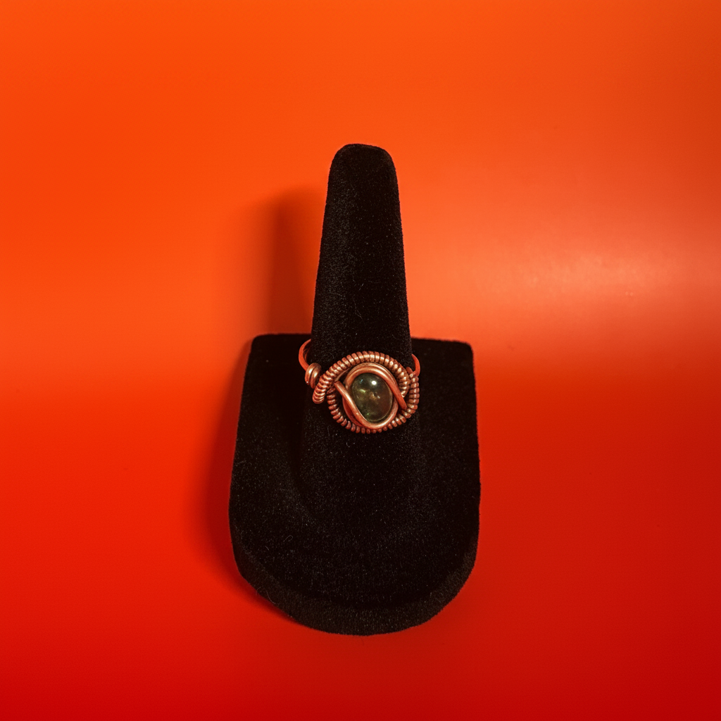 Ring with moss agate, 8 x 6 mm oval stone ￼